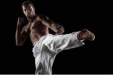 恐怖冒险《邪吟》发布玩法预告 为生存努力作战